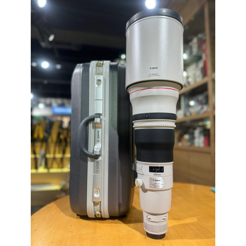 Canon EF600mm f4L IS II USM (Used) Like new Can use like RF600mm