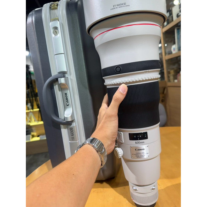 Canon EF600mm f4L IS II USM (Used) Like new Can use like RF600mm