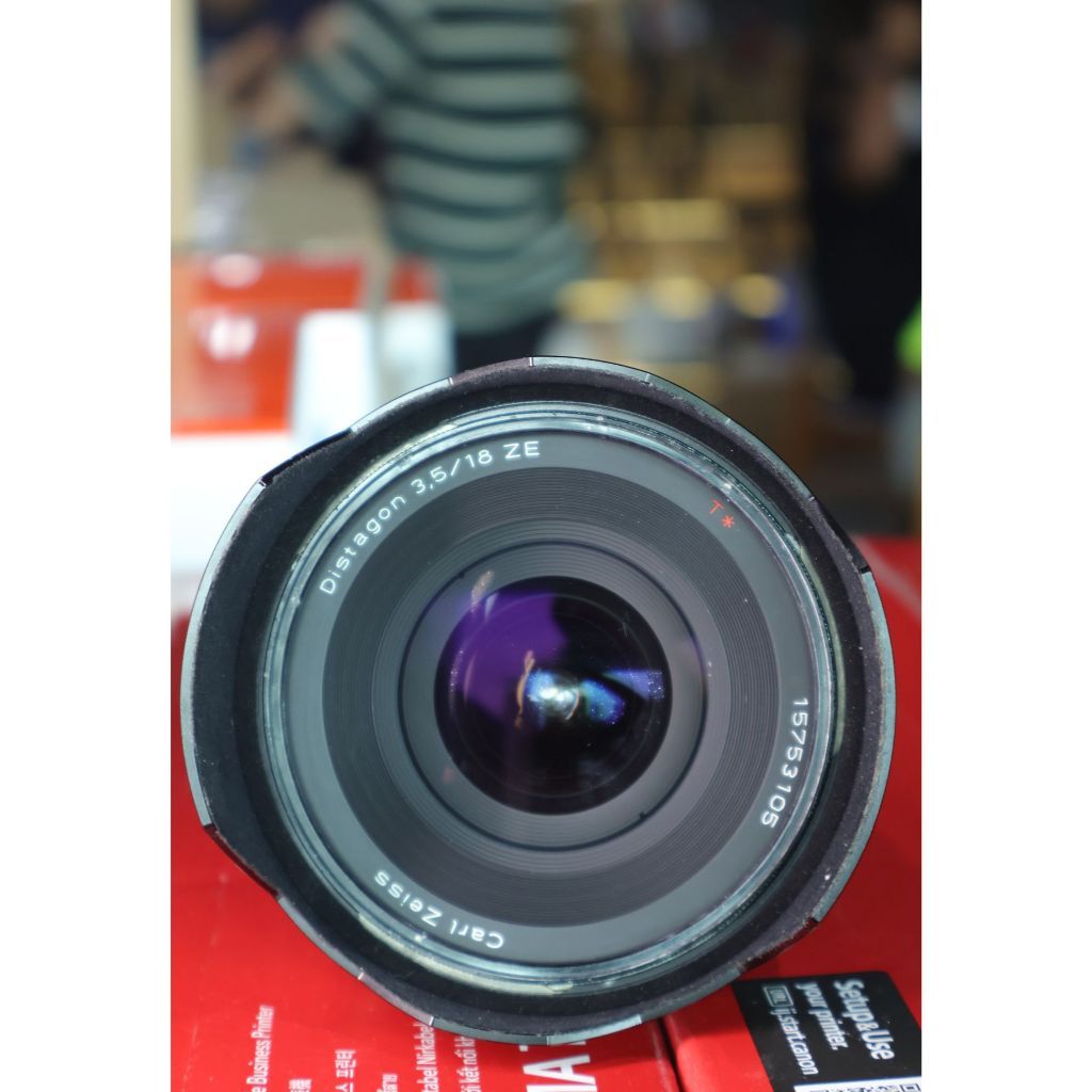 Used Carl Zeiss Distagon 18mm F3.5 ZE for Canon EF