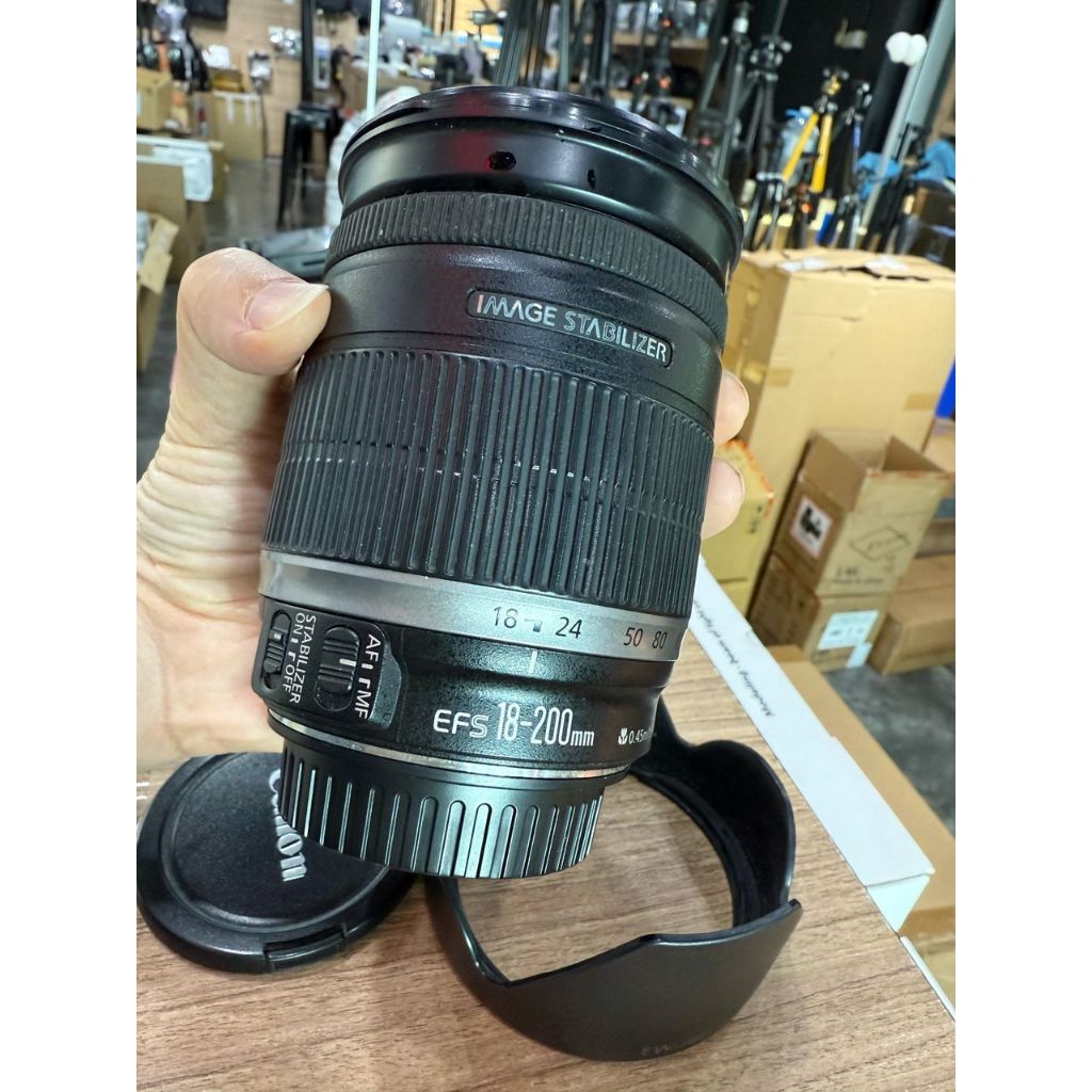 Used Canon Zoom Lens EF-S 18-200mm f/3.5-5.6 IS ( FREE LENS HOOD EW-83D)