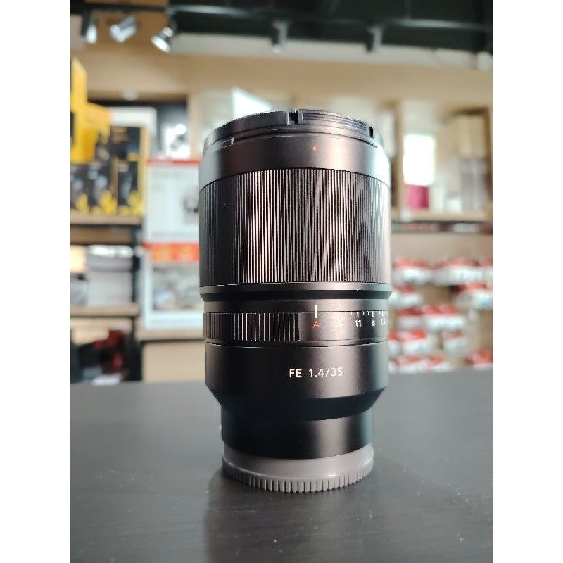 Used Sony Zeiss FE 35mm f1.4 like new 6105
