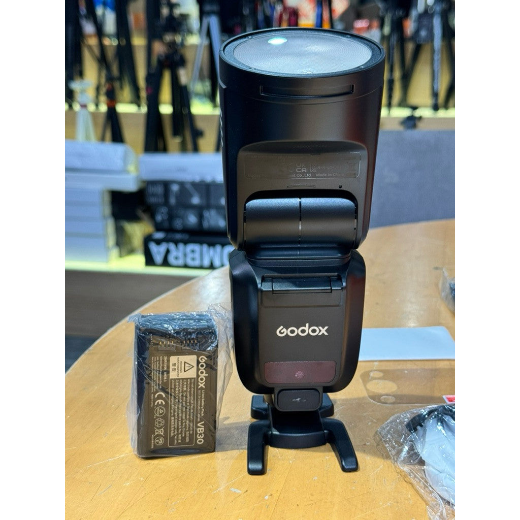 Godox V100 Sony TTL Flash (used). still got 11 months warranty.