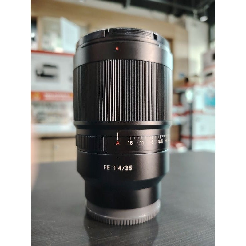 Used Sony Zeiss FE 35mm f1.4 like new 6105