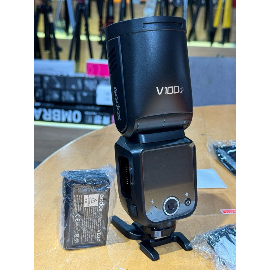 Godox V100 Sony TTL Flash (used). still got 11 months warranty.