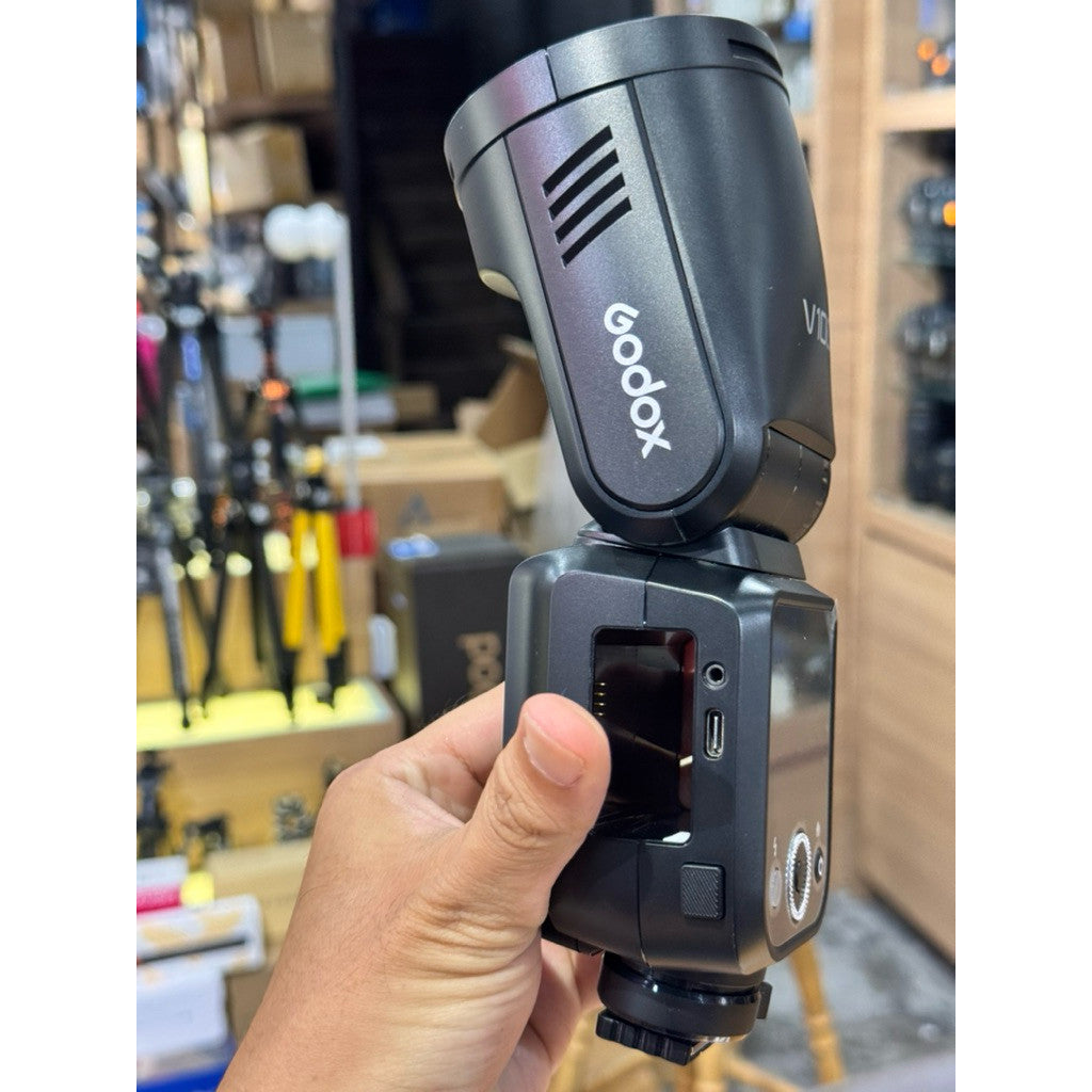Godox V100 Sony TTL Flash (used). still got 11 months warranty.