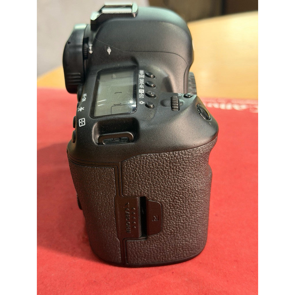 Used Canon 5D mk4 (Like new) SC 5000 only