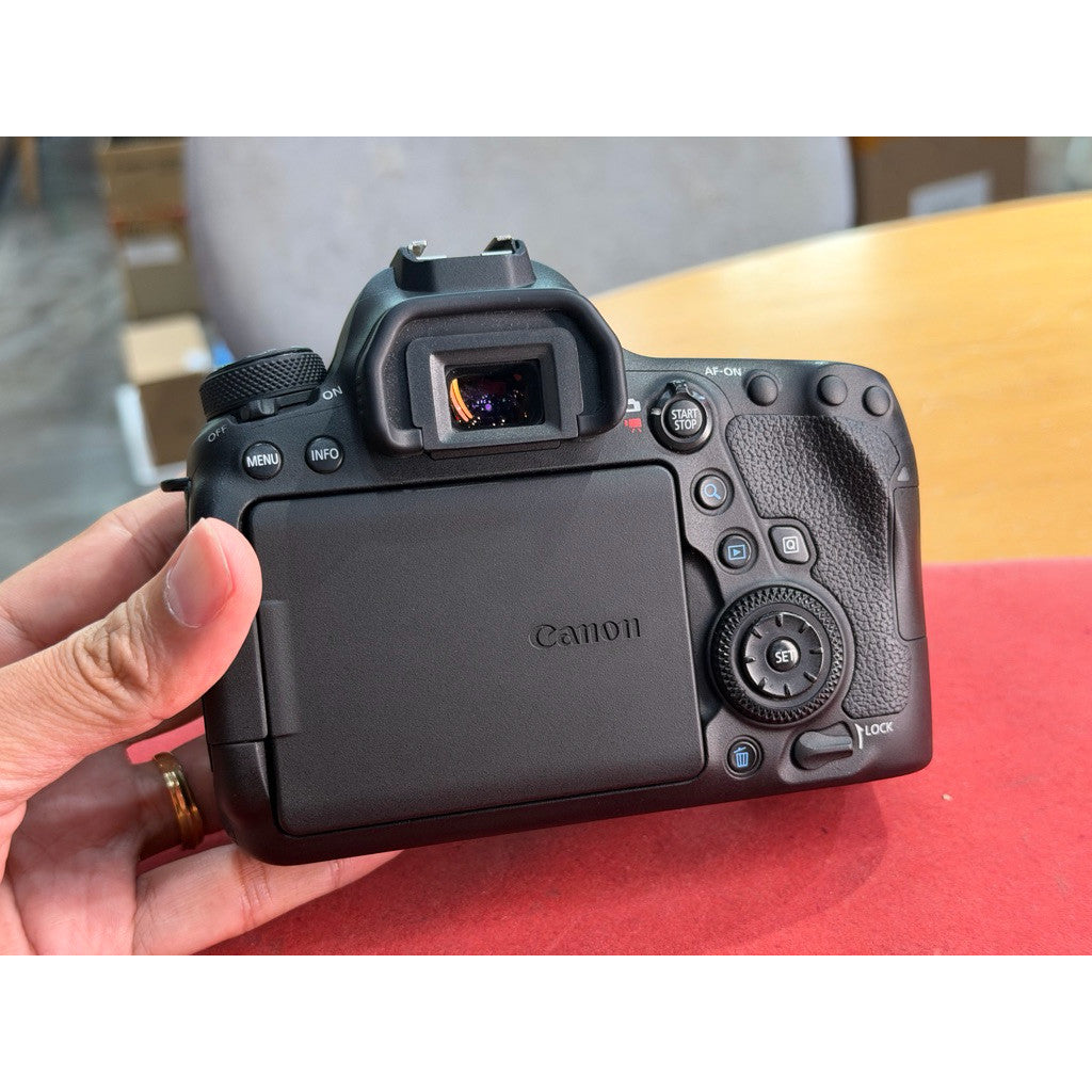 Used Canon EOS 6D mk2 body (Like new)