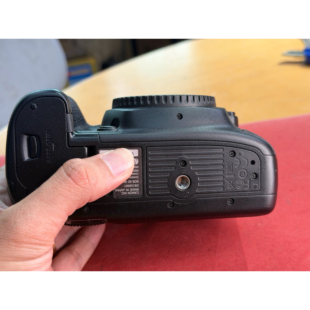 Used Canon 5D mk4 (Like new) SC 5000 only