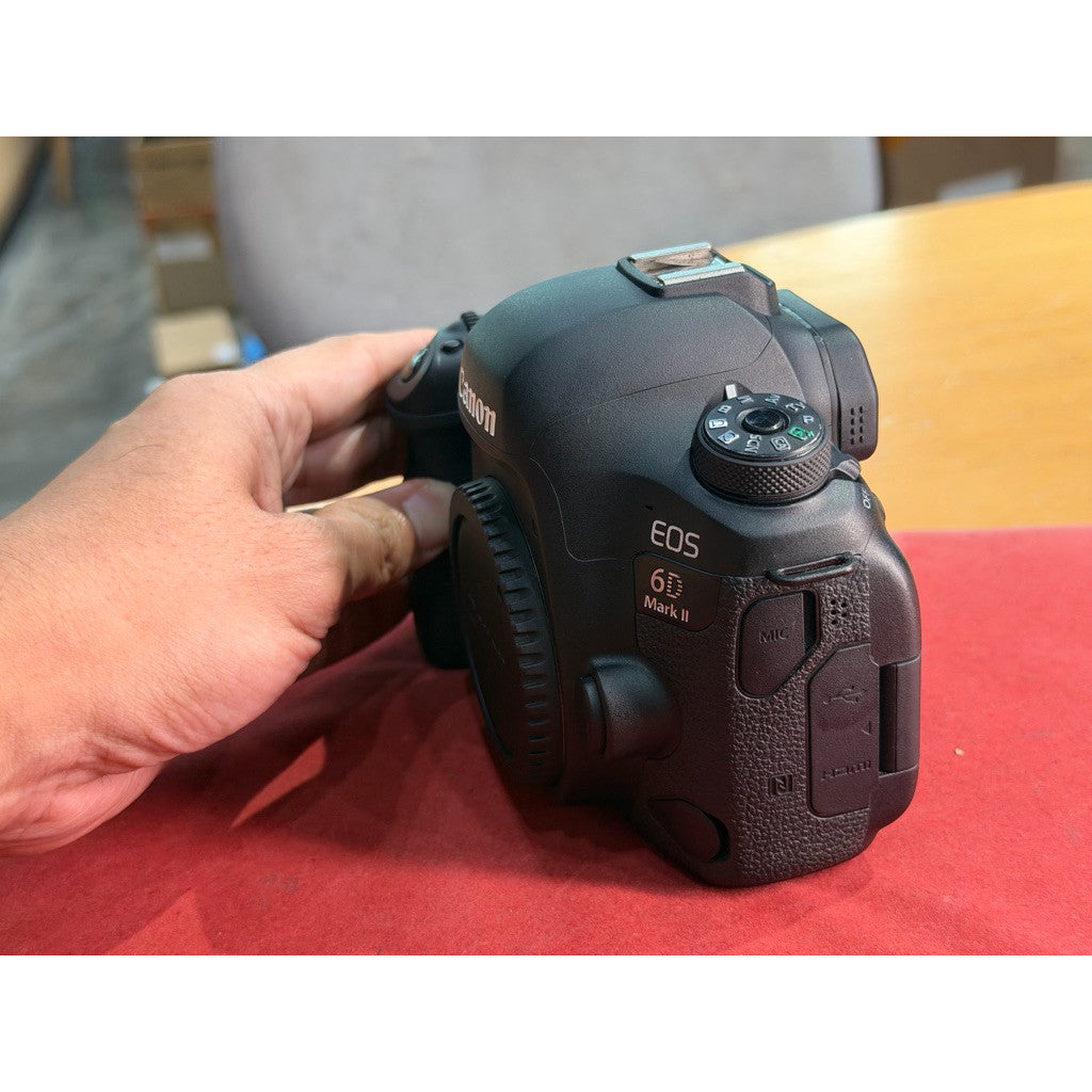 Used Canon EOS 6D mk2 body (Like new)