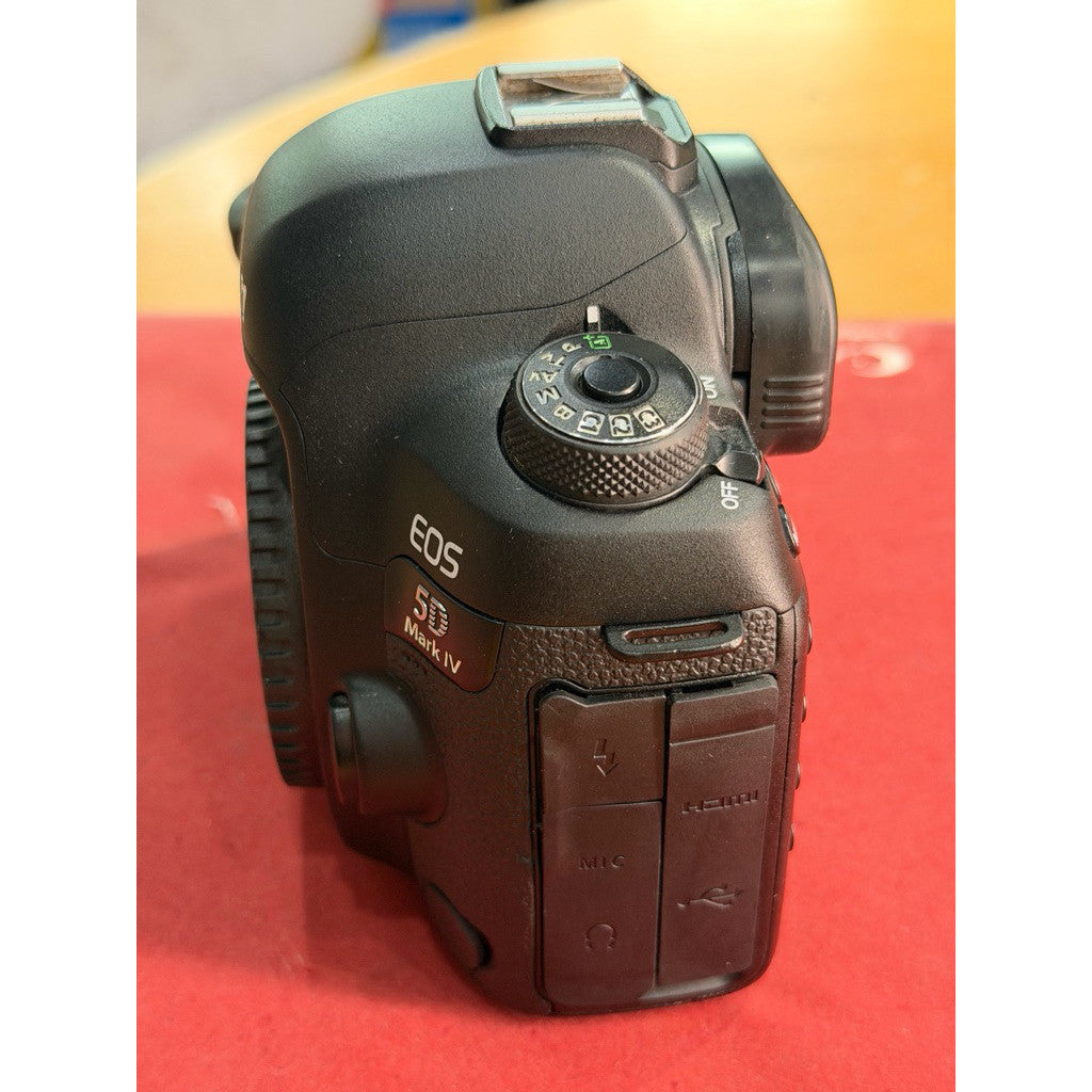 Used Canon 5D mk4 (Like new) SC 5000 only