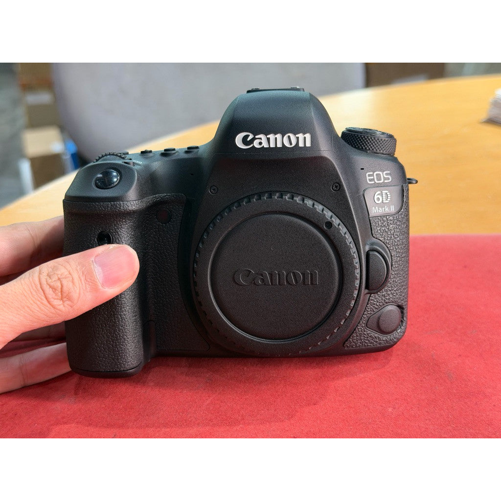 Used Canon EOS 6D mk2 body (Like new)