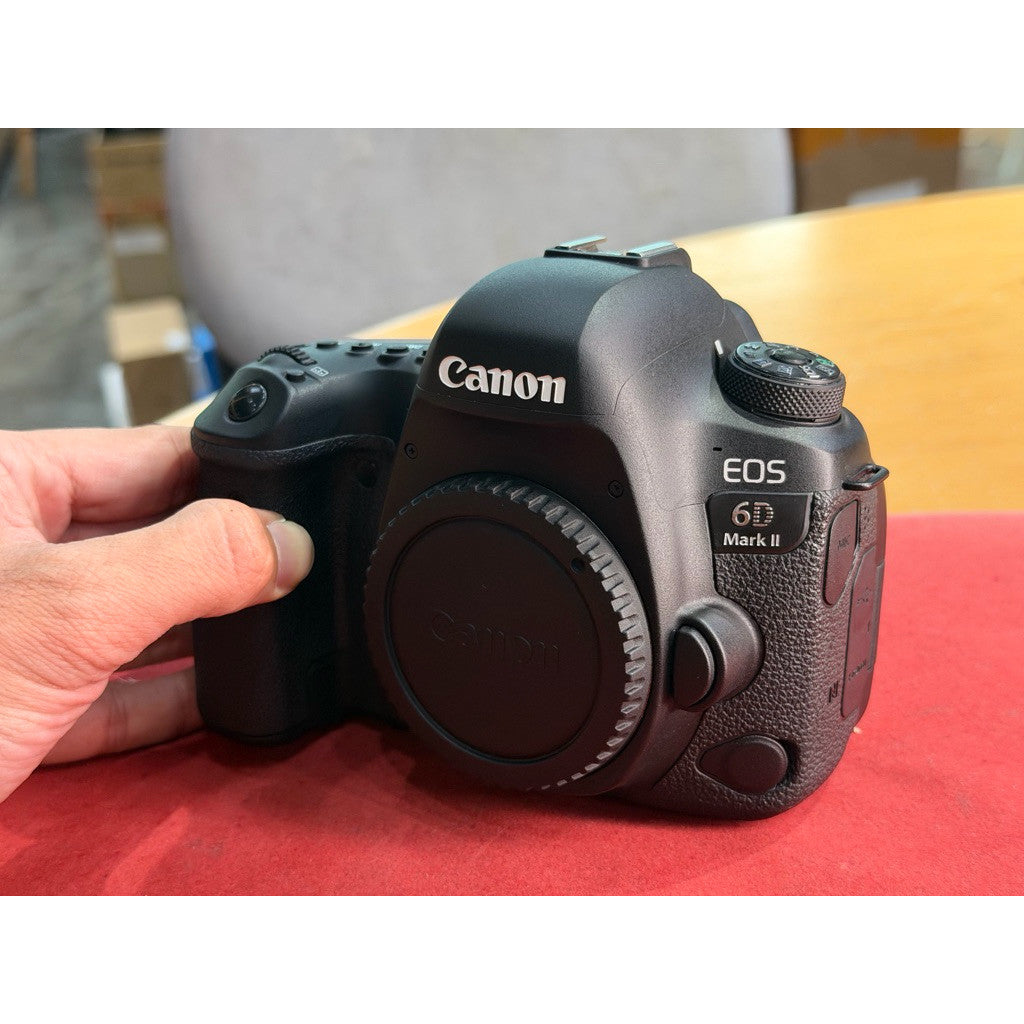 Used Canon EOS 6D mk2 body (Like new)