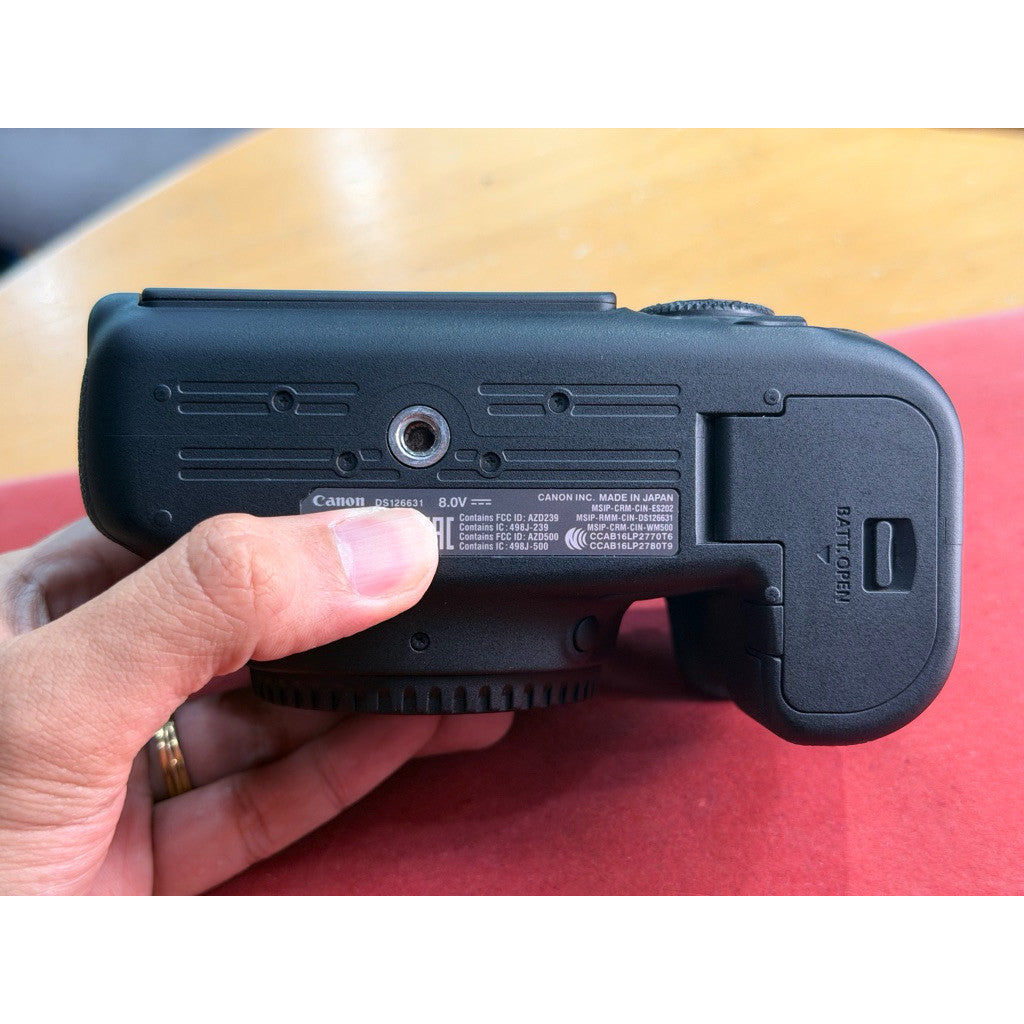 Used Canon EOS 6D mk2 body (Like new)