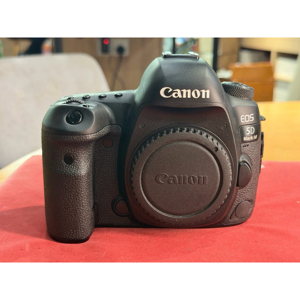 Used Canon 5D mk4 (Like new) SC 5000 only