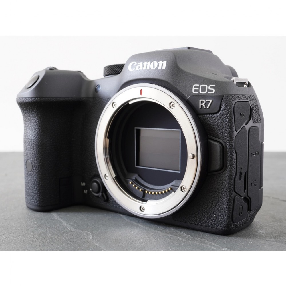 CANON EOS R7 BODY with FREE Canon Mount Adapter and Memory Card / Mirrorless Camera CANON EOS R7 BODY with FREE Canon Mount Adapter and Memory Card / Mirrorless Camera