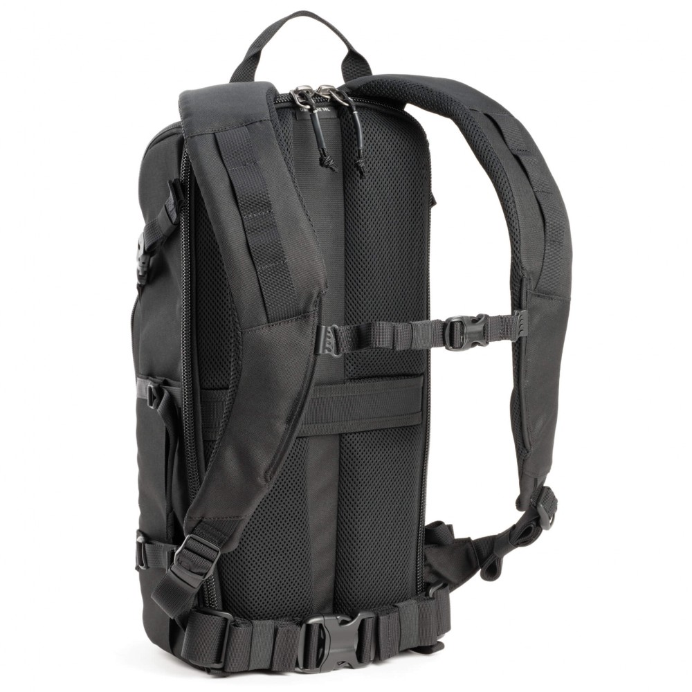 Think Tank DarkLight Backpack ( Black,Montane Green 14L ) Think Tank DarkLight Backpack ( Black,Montane Green 14L )